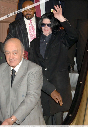  Michael Jackson with kids