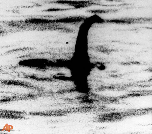  Supposed foto's of The Legendary Loch Ness Monster