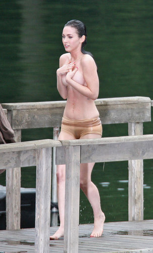  Megan लोमड़ी, फॉक्स Topless!
