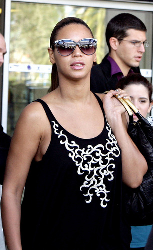  beyonce and Solange in Nice, France