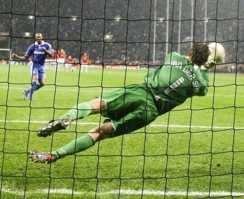 Edwin van der Sar in the Champions League final