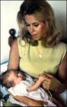 Elizabeth With Baby Daughter, Rebecca In 1969