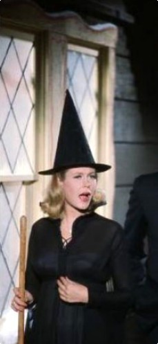  Elizabeth as Samantha in Vita da strega