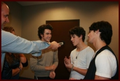  Jonas Brothers @ Channel 93.3 Your ipakita konsiyerto