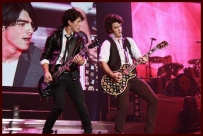  Jonas Brothers @ Channel 93.3 Your toon concert