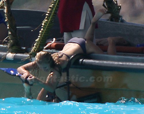  Kristen shooting scenes for Couples Retreat @ Bora Bora