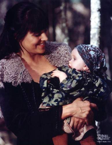  Xena with baby Eve