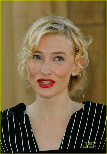  Cate Gets Her 별, 스타 on the Walk of Fame