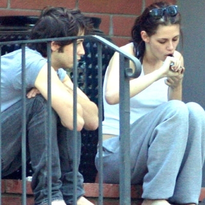  Kristen Stewart Smoking Weed!!
