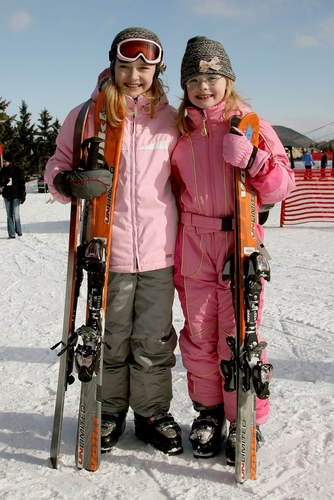  Dakota and Elle skiën 2007