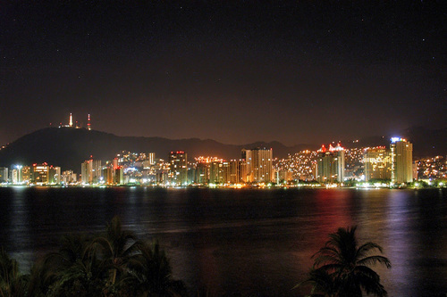  Acapulco at night