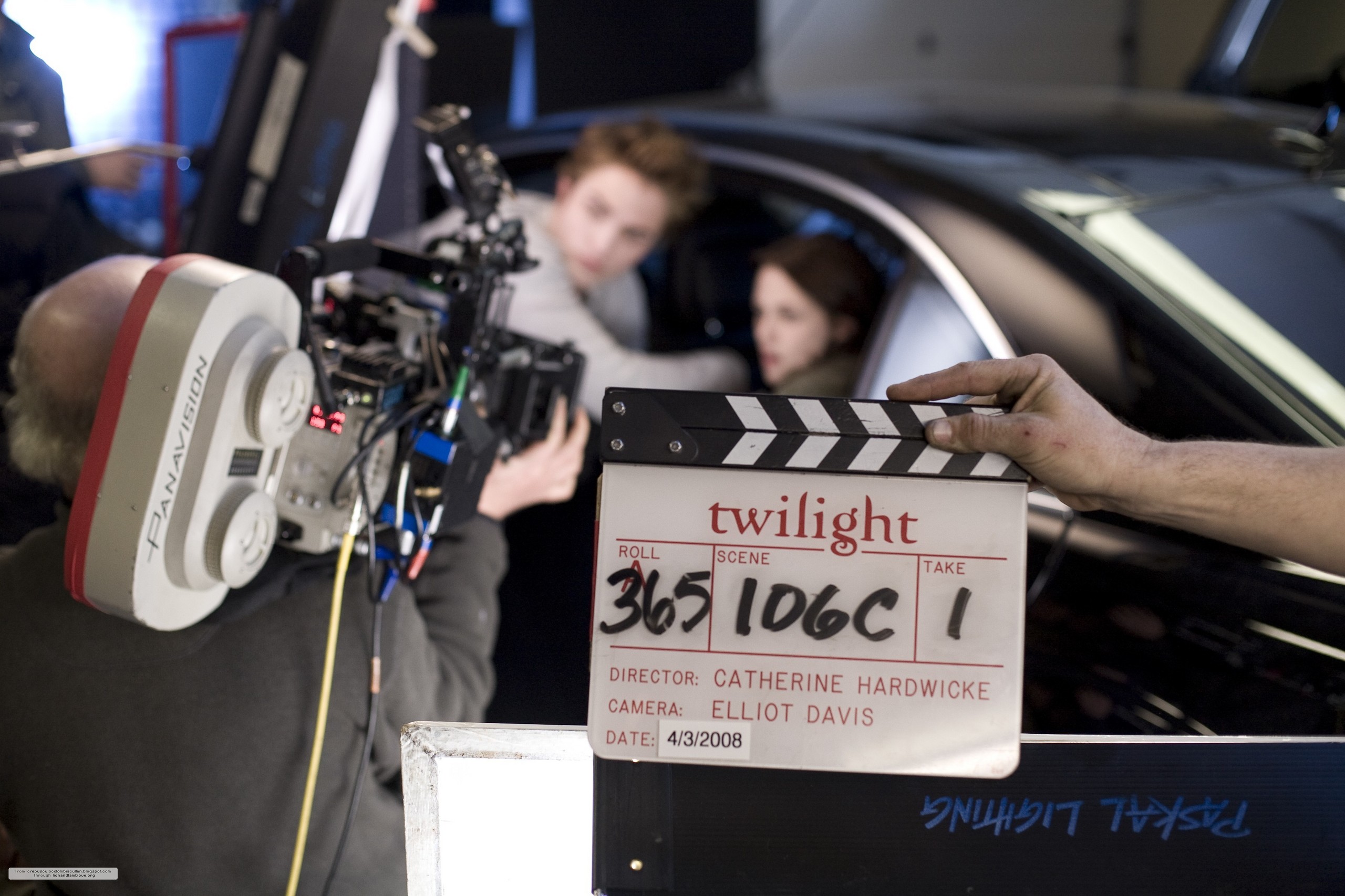 Scene director. Twilight 2008 behind the Scenes. Kristen Stewart behind the Scenes Twilight 2008.
