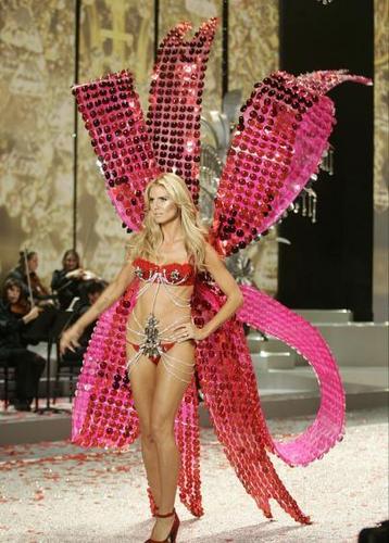  Victoria's Secret fashion 显示 2008