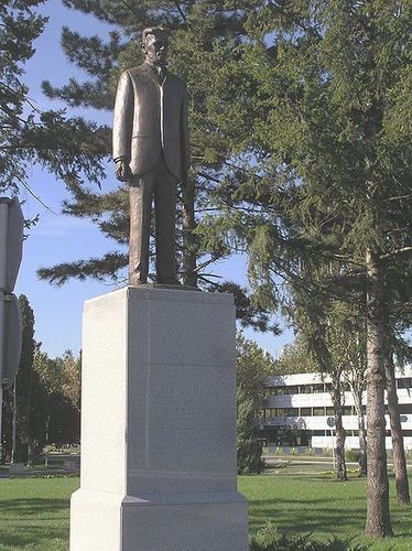  Statue of Tesla in front of Belgrade Airport
