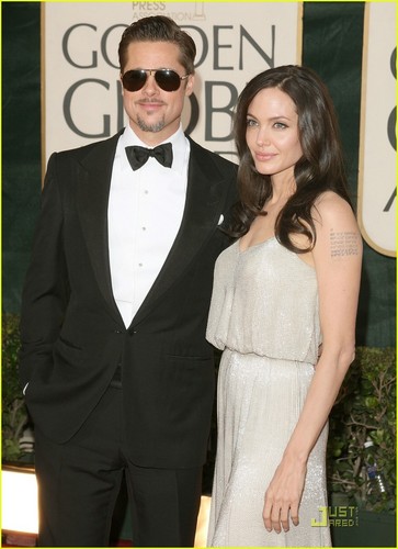  Angelina @ 2009 Golden Globe Awards