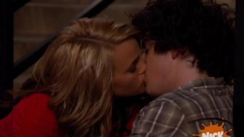  Chase and Zoey Kiss