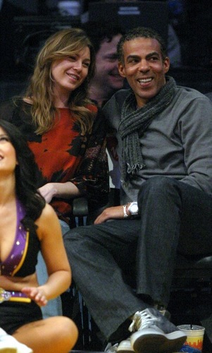  Cute Ellen & Chris at Lakers game :)
