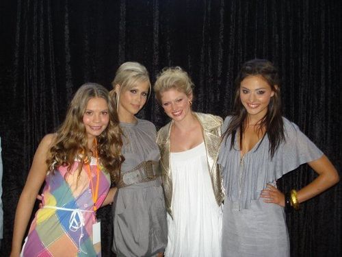  Phoebe, Cariba, Claire and their fan