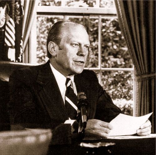  Gerald Ford in the Oval Office