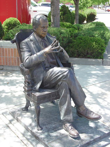 Statue of Nixon