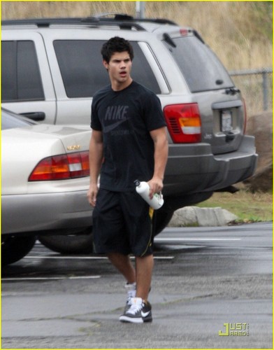  taylor lautner afternoon workout