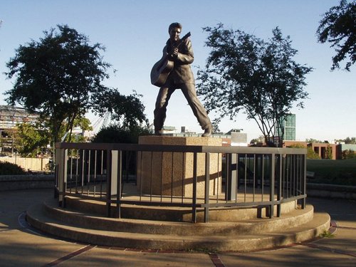  Elvis's Statue