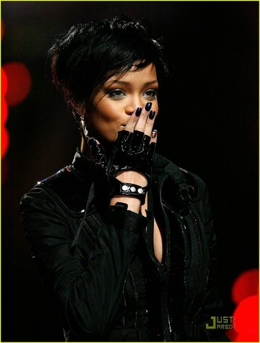  Rihanna @ NFL Pepsi Smash Super Bowl کنسرٹ