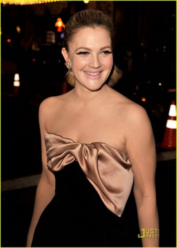  Drew Barrymore @ He’s Just Not That Into u Premiere