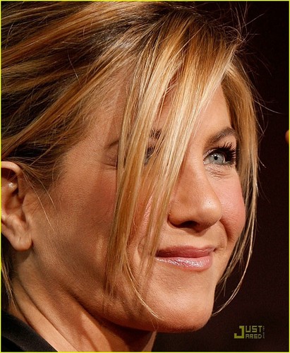 Jennifer Aniston @ He’s Just Not That Into You Premiere