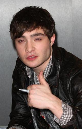 Ed Westwick Greets His NYC fans
