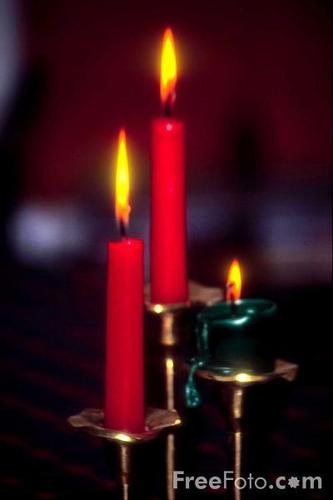  Three candle display