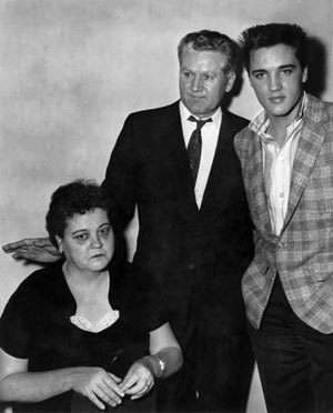 Elvis,his mum Gladys and his dad Vernon