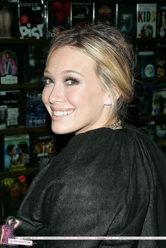  Hilary @'Two Lovers' Premiere [HQ]