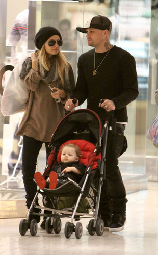  Nicole Out with Benji and Harlow
