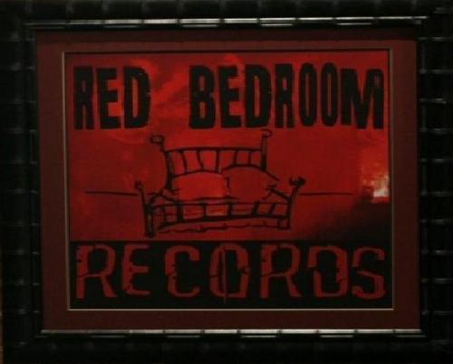  Red ベッド