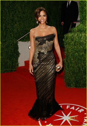  Halle attending the Oscars 2009
