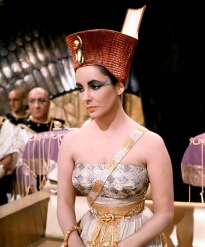  Elizabeth as Cleopatra