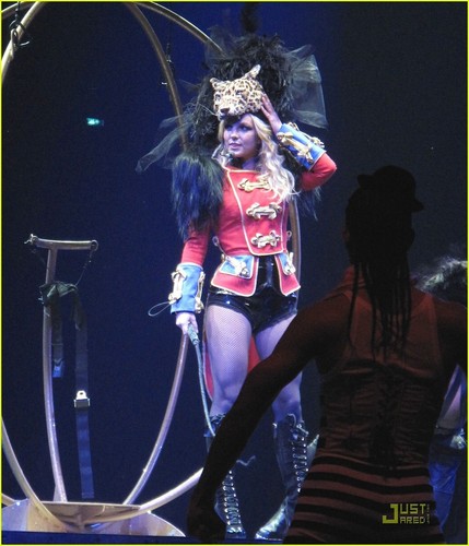  Britney- Circus Tour