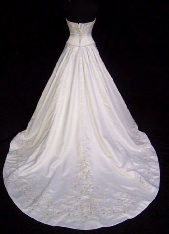  Wedding 袍, 礼服