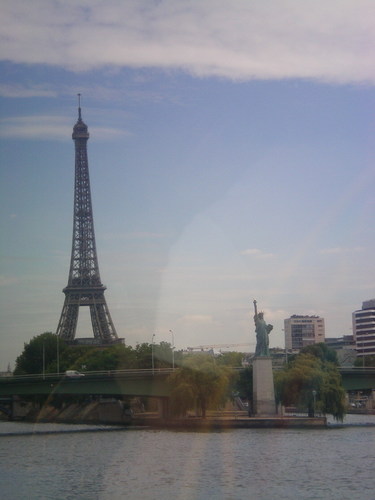  Eiffel Tower and Statue of Liberty