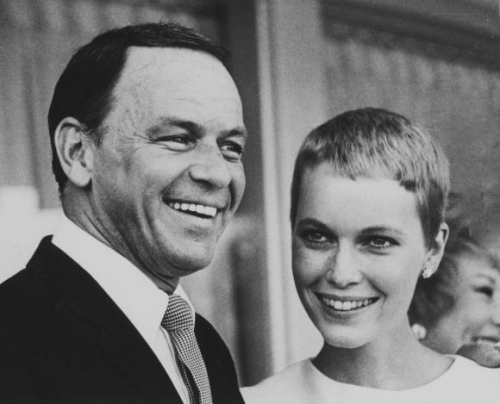  Frank Sinatra and Mia Farrow
