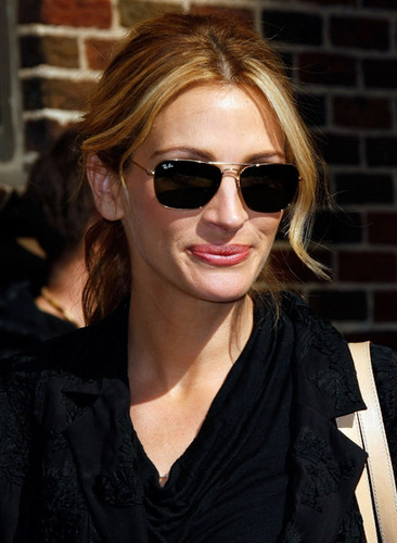  Julia Roberts visits "Late montrer with David Letterman March 17th 2009