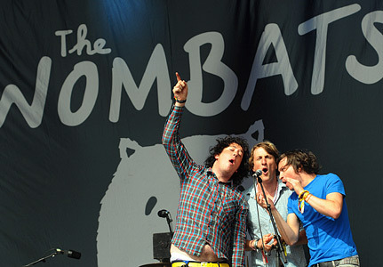  The Wombats Performing