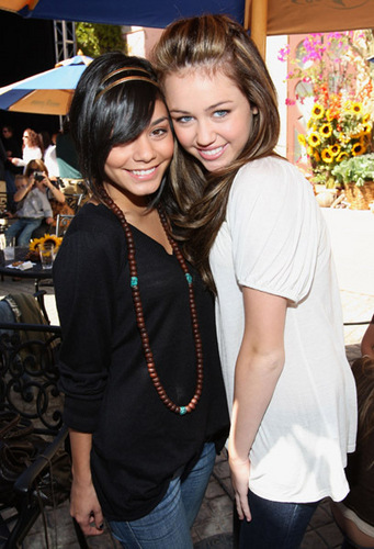  Vanessa and Miley
