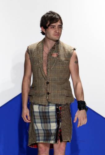  7th Annual Dressed To Kilt Charity Fashion mostrar