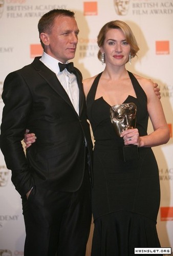  Kate at 2009 trái cam, màu da cam British Academy Film Awards - Press Room