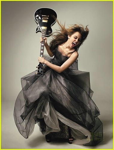  Miley -Glamour Magazine