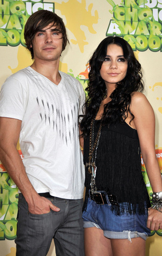  Zac and Vanessa at the 2009 Kids Choice Awards