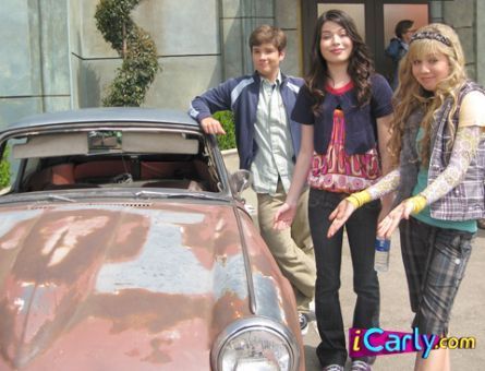 Carly,Sam,and Freddie,and an old junky car