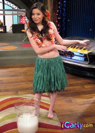  Carly hula Dancing